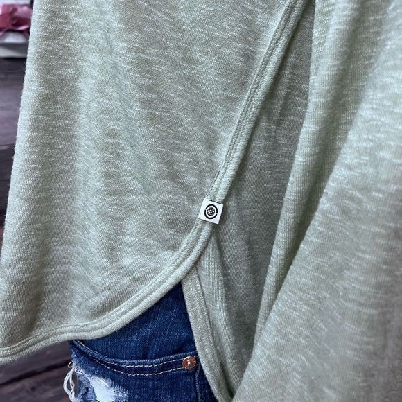 Max Studio Performance Terry Cold Shoulder Pullover Bell Sleeves Medium 💗 - Picture 2 of 9